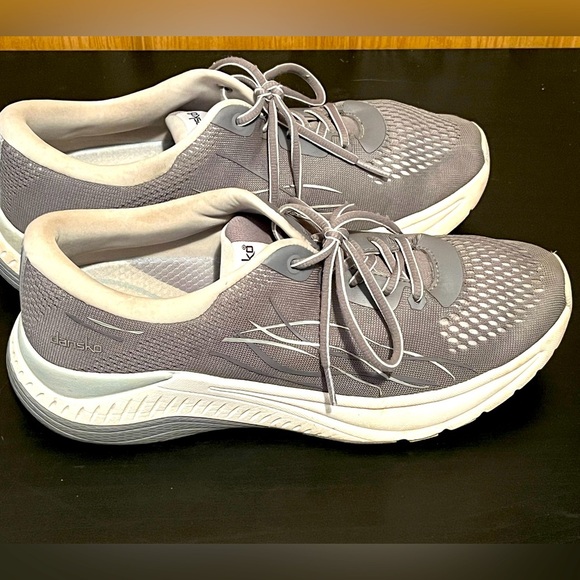 Dansko Women's Pace Walking Shoe - Picture 1 of 10
